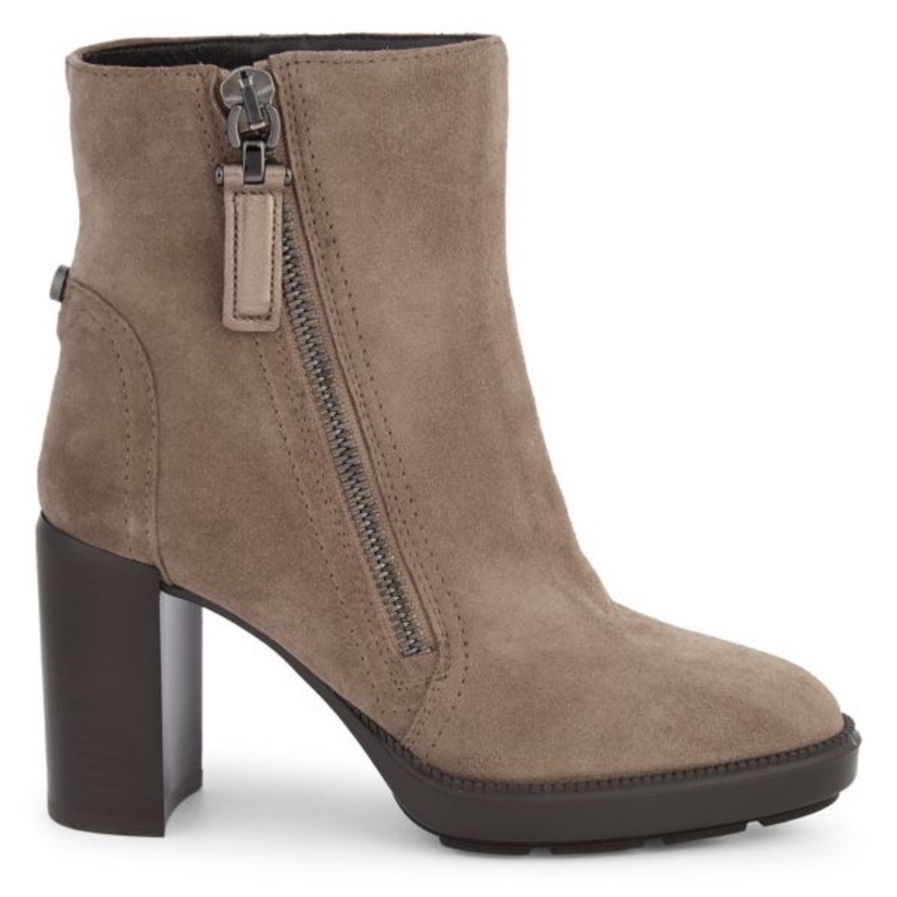 NWOT Aquatalia Ilenia Suede Ankle Boots in Taupe